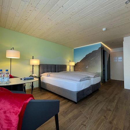 Ferien- Und Familienhotel Alpina Αντελμπόντεν Εξωτερικό φωτογραφία