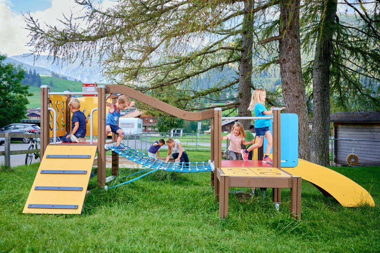 Ferien- Und Familienhotel Alpina Αντελμπόντεν Εξωτερικό φωτογραφία