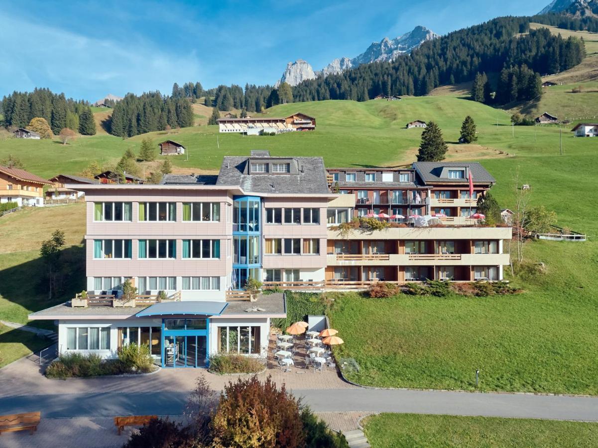 Ferien- Und Familienhotel Alpina Αντελμπόντεν Εξωτερικό φωτογραφία