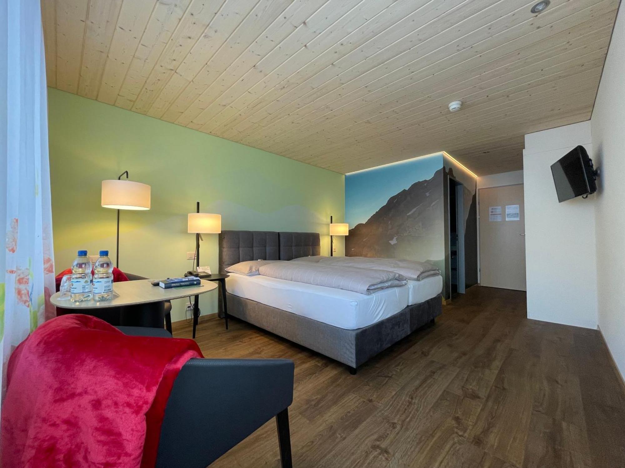Ferien- Und Familienhotel Alpina Αντελμπόντεν Εξωτερικό φωτογραφία
