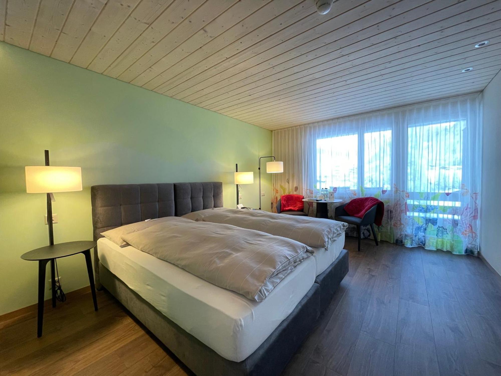 Ferien- Und Familienhotel Alpina Αντελμπόντεν Εξωτερικό φωτογραφία