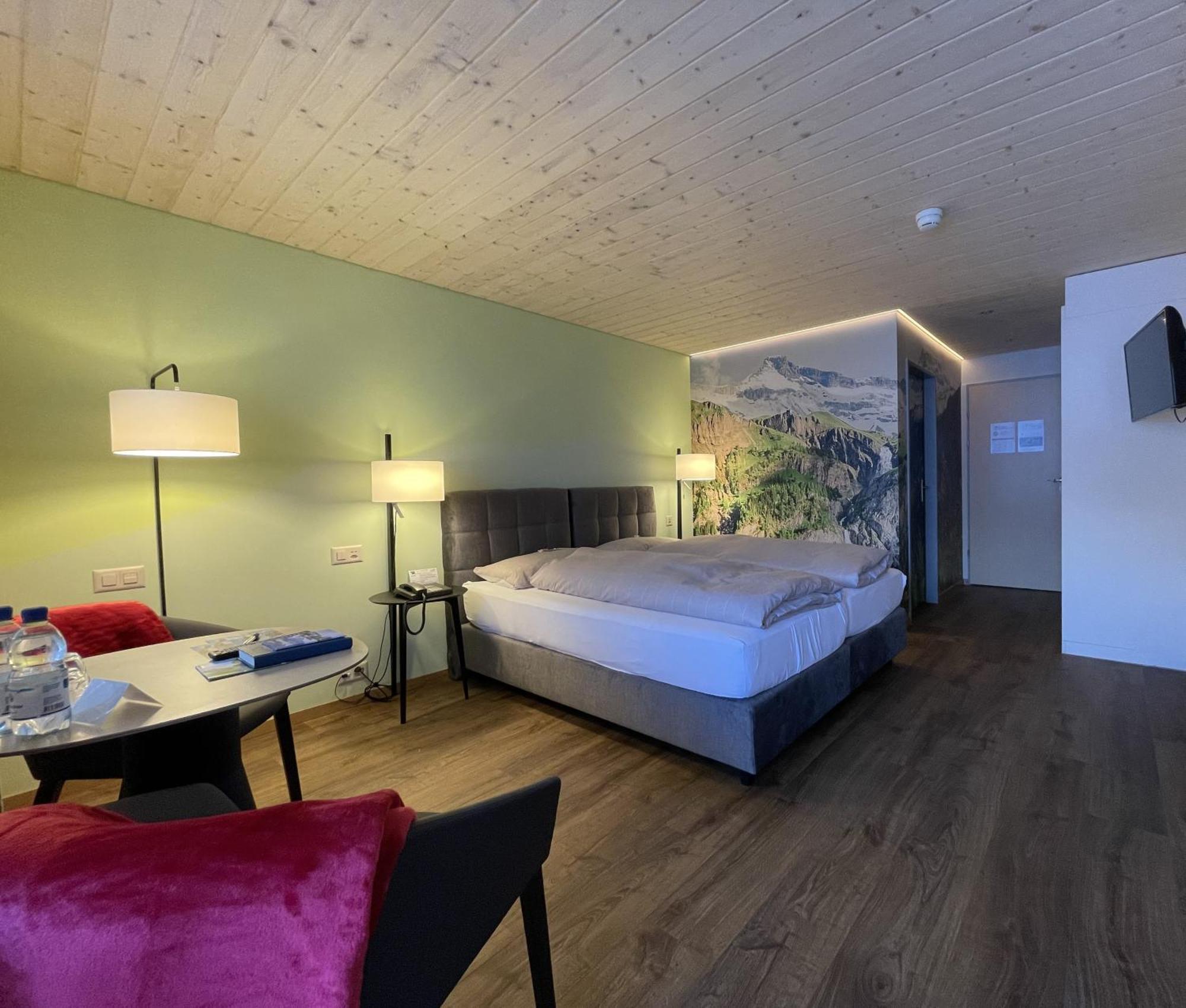 Ferien- Und Familienhotel Alpina Αντελμπόντεν Εξωτερικό φωτογραφία